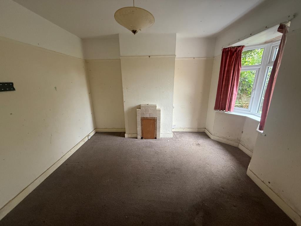Lot: 91 - SEMI-DETACHED BUNGALOW FOR REFURBISHMENT - Reception room 2